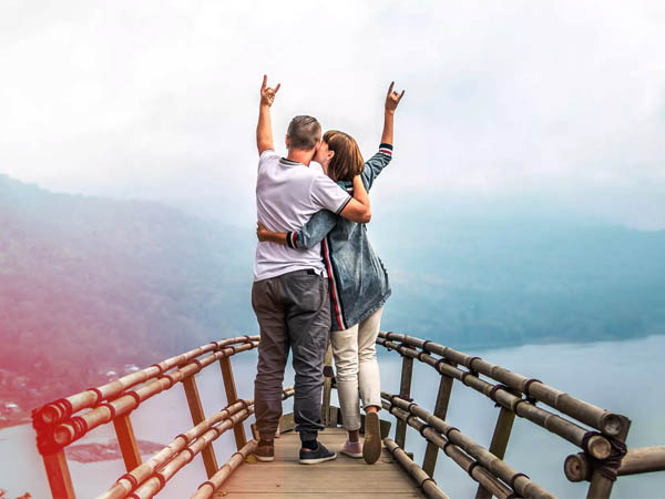 Inseguendo i Tramonti: I Migliori Luoghi per Ammirare il Sole che Scende in Nepal